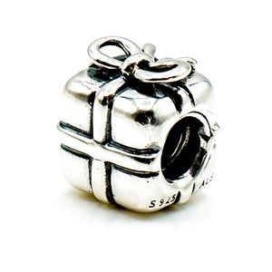 Retired Pandora Christmas gift silver charm